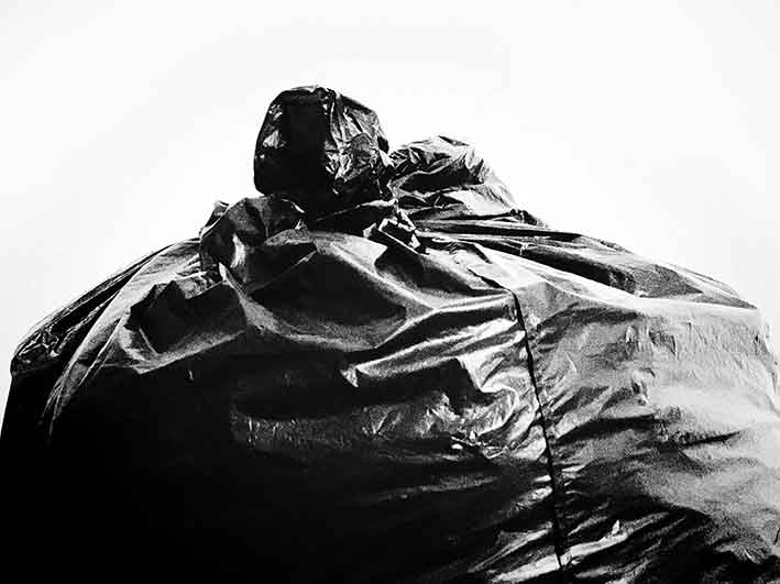Exposición Leviathan, Instalación Arte Efímero con bolsas de basura infladas (Ephemeral Art Installation with inflated garbage bags) POSTAL