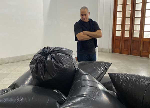 Exposición Leviathan, Instalación Arte Efímero con bolsas de basura infladas (Ephemeral Art Installation with inflated garbage bags) VISTA